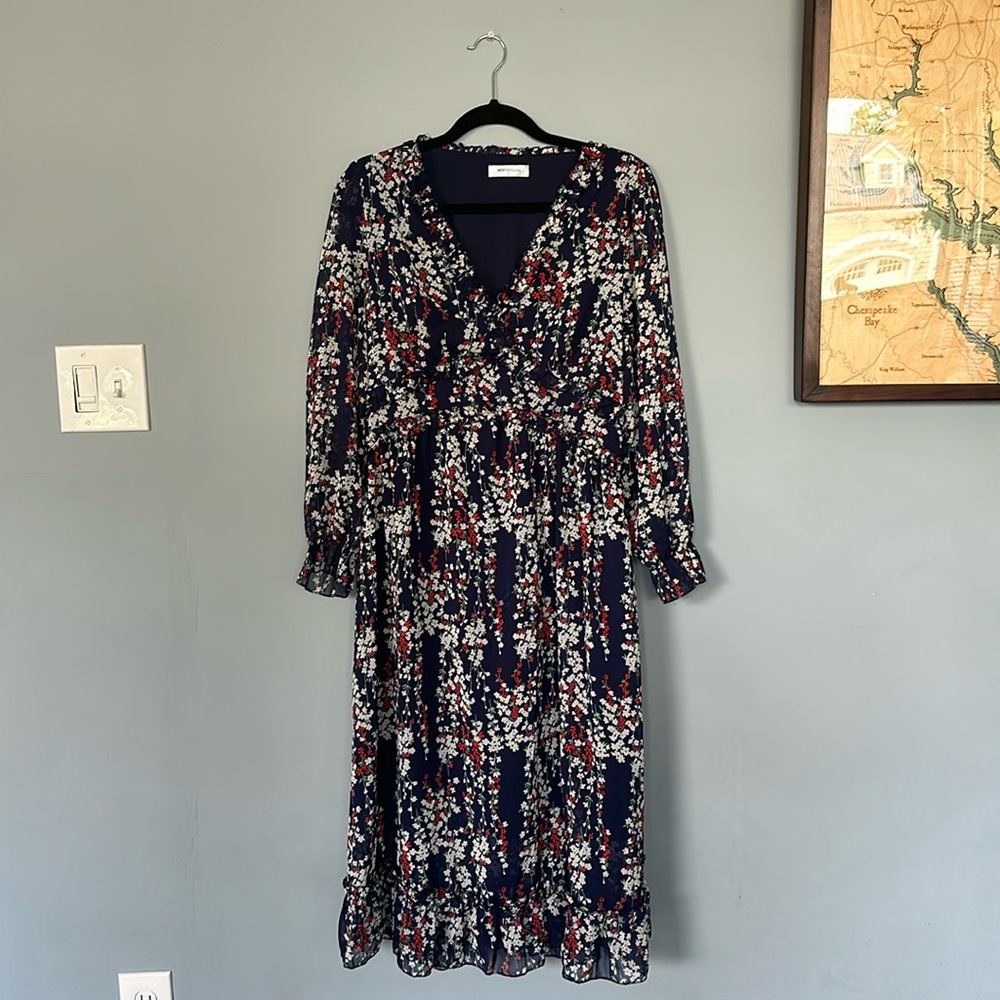 Floral V Neck Dress by MOPOOGOSS